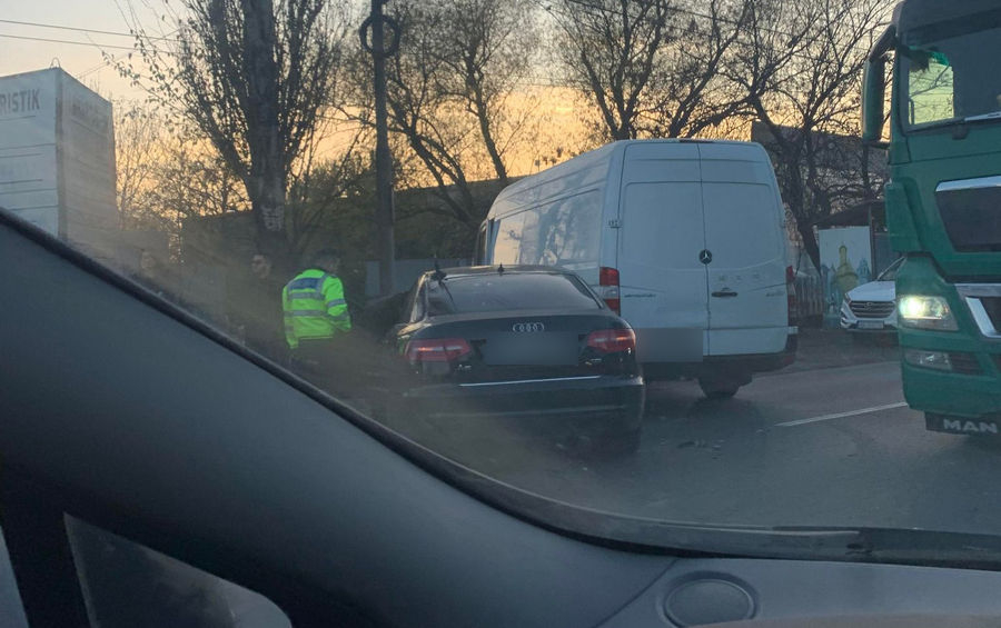Accident la intrarea în Galați. Traficul spre Șendreni este blocat
