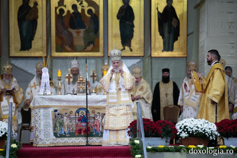 UPDATE. IPS Casian s-a rugat Sfintei Parascheva pentru credincioșii de la Dunărea de Jos