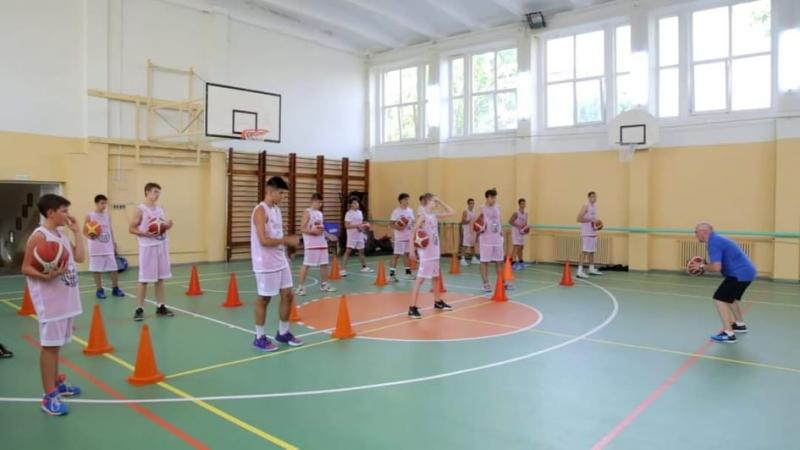 Phoenix Basketball Camp a ajuns la final