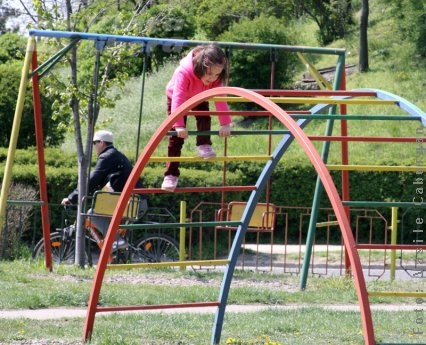 Joacă sub soare de april