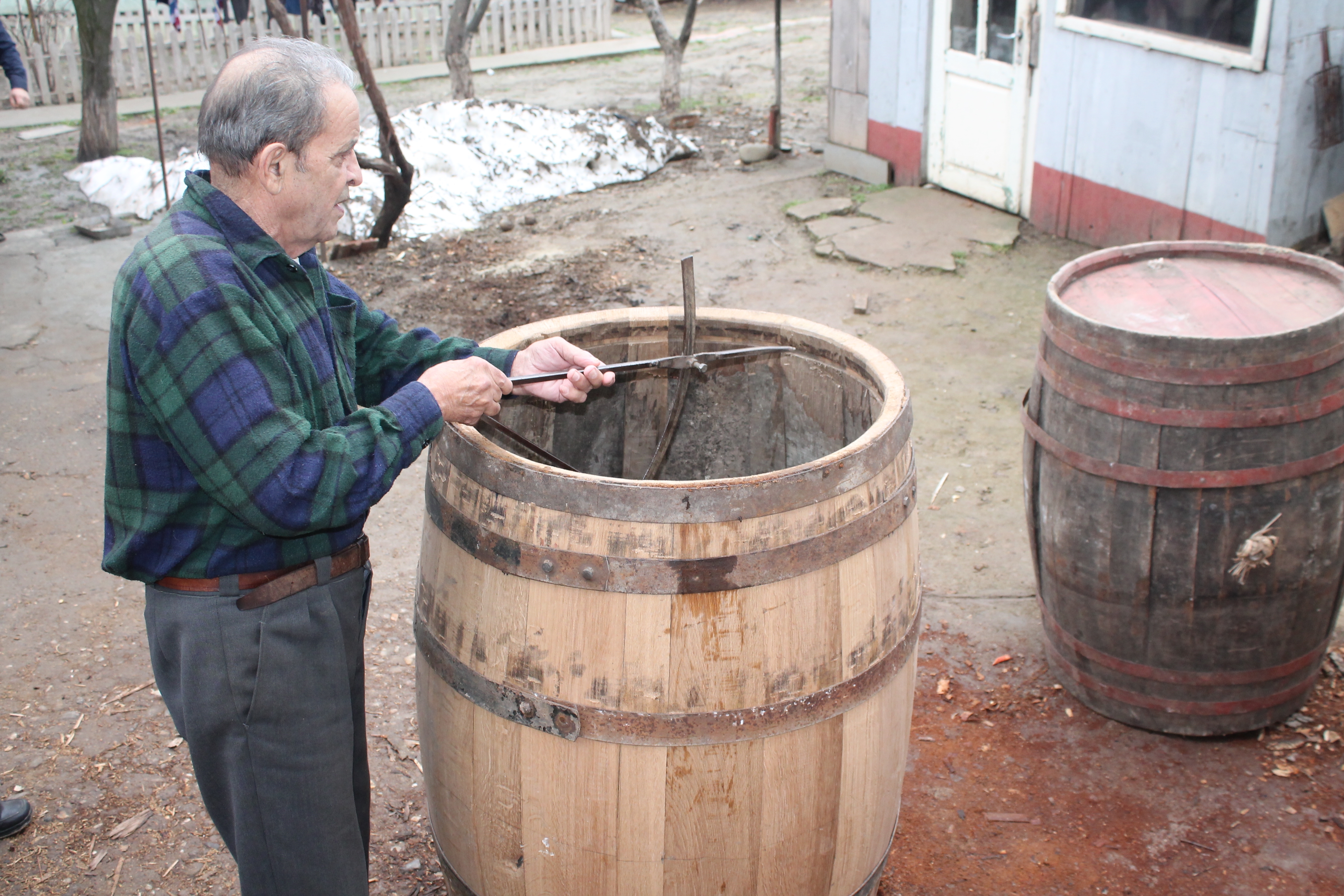 LADA DE ZESTRE/ Cum a furat nea Tache meşteşugul dogăriei (GALERIE FOTO)