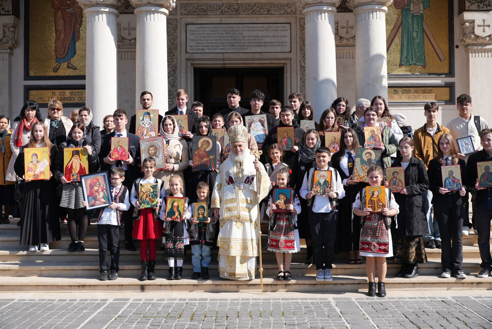 Expoziție de icoane realizate de copii și tineri seminariști