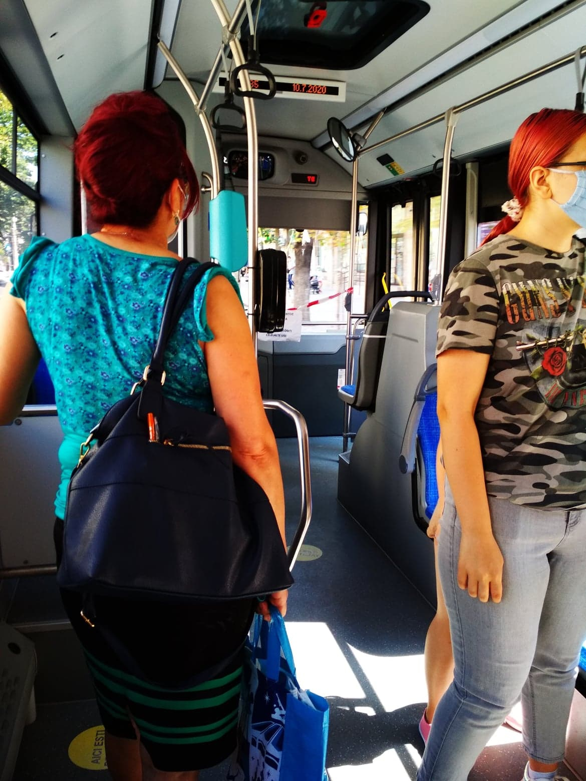 Acces refuzat în mijlocul de transport, din cauza căruţului electric. Reclamaţia unei gălăţence