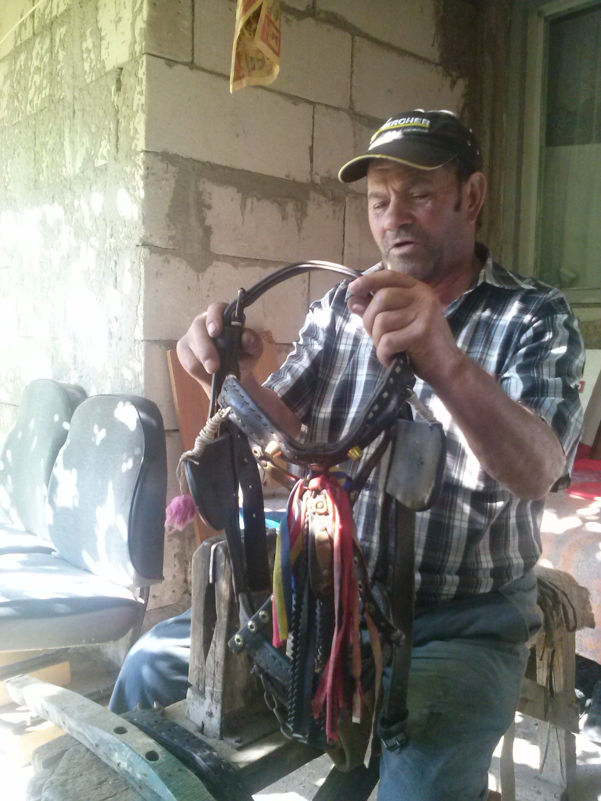 LADA DE ZESTRE/ Nea Vasile curelarul din Şiviţa şi calul de lemn