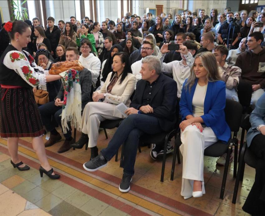 Sărbătoare culturală a studenţilor străini, la „Dunărea de Jos”