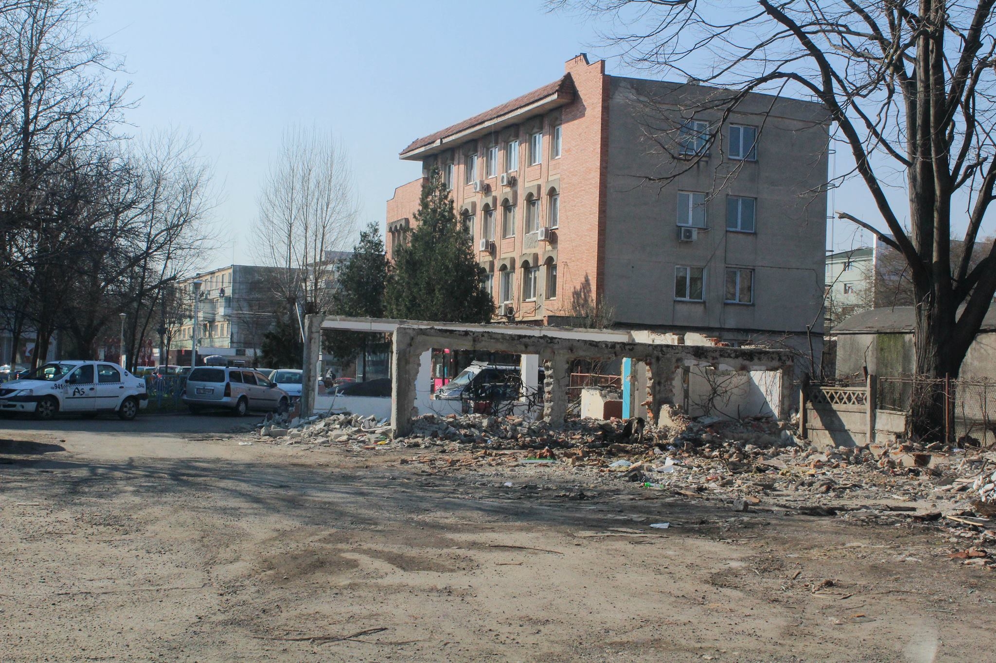 Cum se ruinează Ţiglina II/ Între indolenţa edilitară şi iresponsabilitatea locatarilor (FOTO)