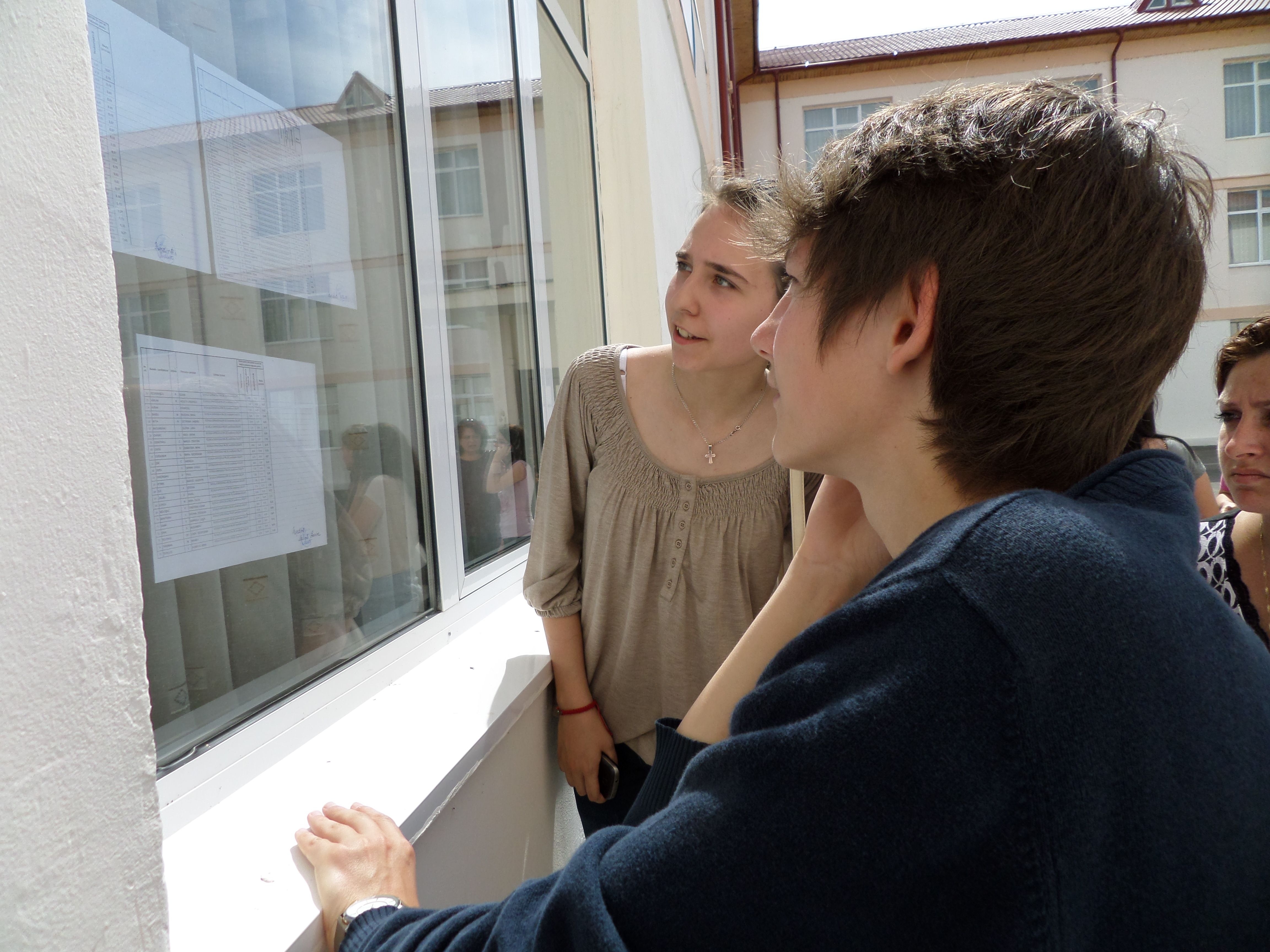 Limba română a stricat MEDIILE candidaţilor la EVALUARE NAŢIONALĂ