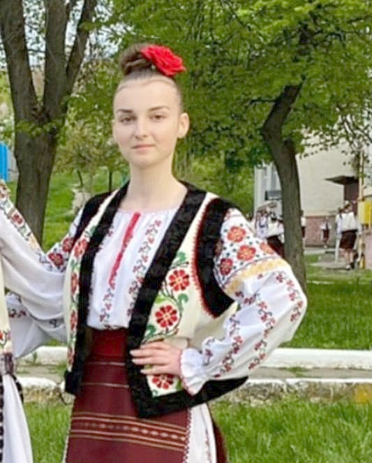 Gabriela, o copilă de 15 ani, are nevoie de ajutorul nostru