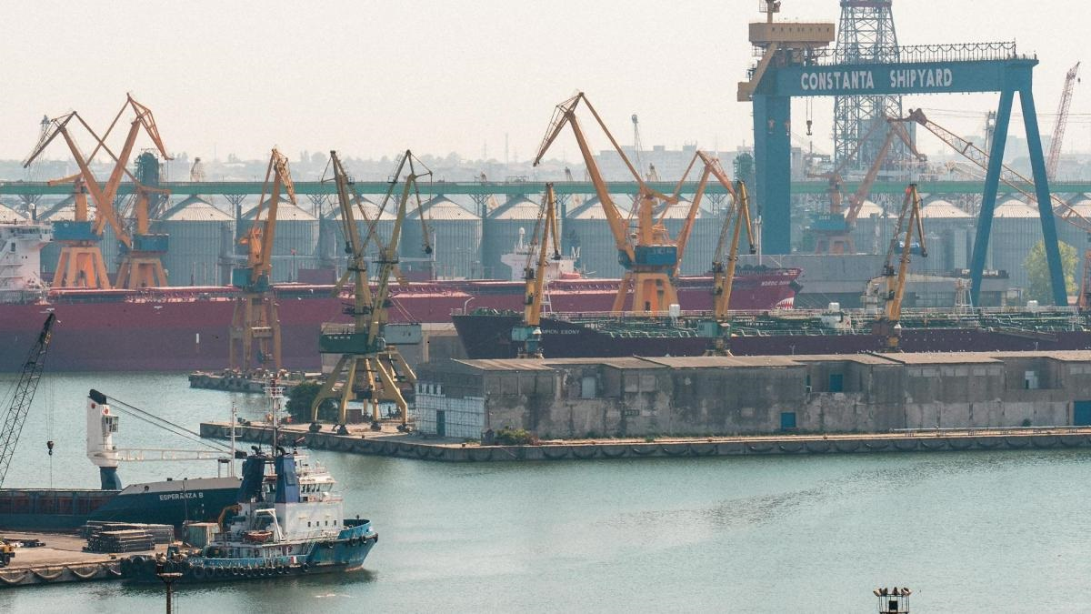 Șefii Vămii Constanța Sud au fost reținuți pentru luare de mită