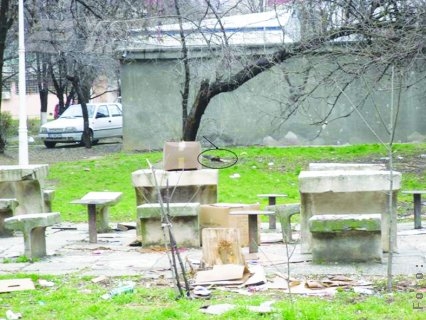 După blocuri e mizeria