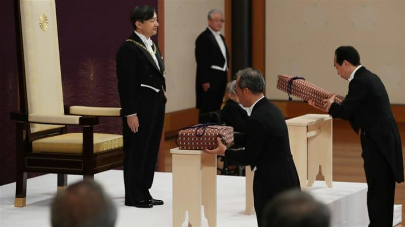 Împăratul Naruhito a urcat pe Tronul Crizantemei