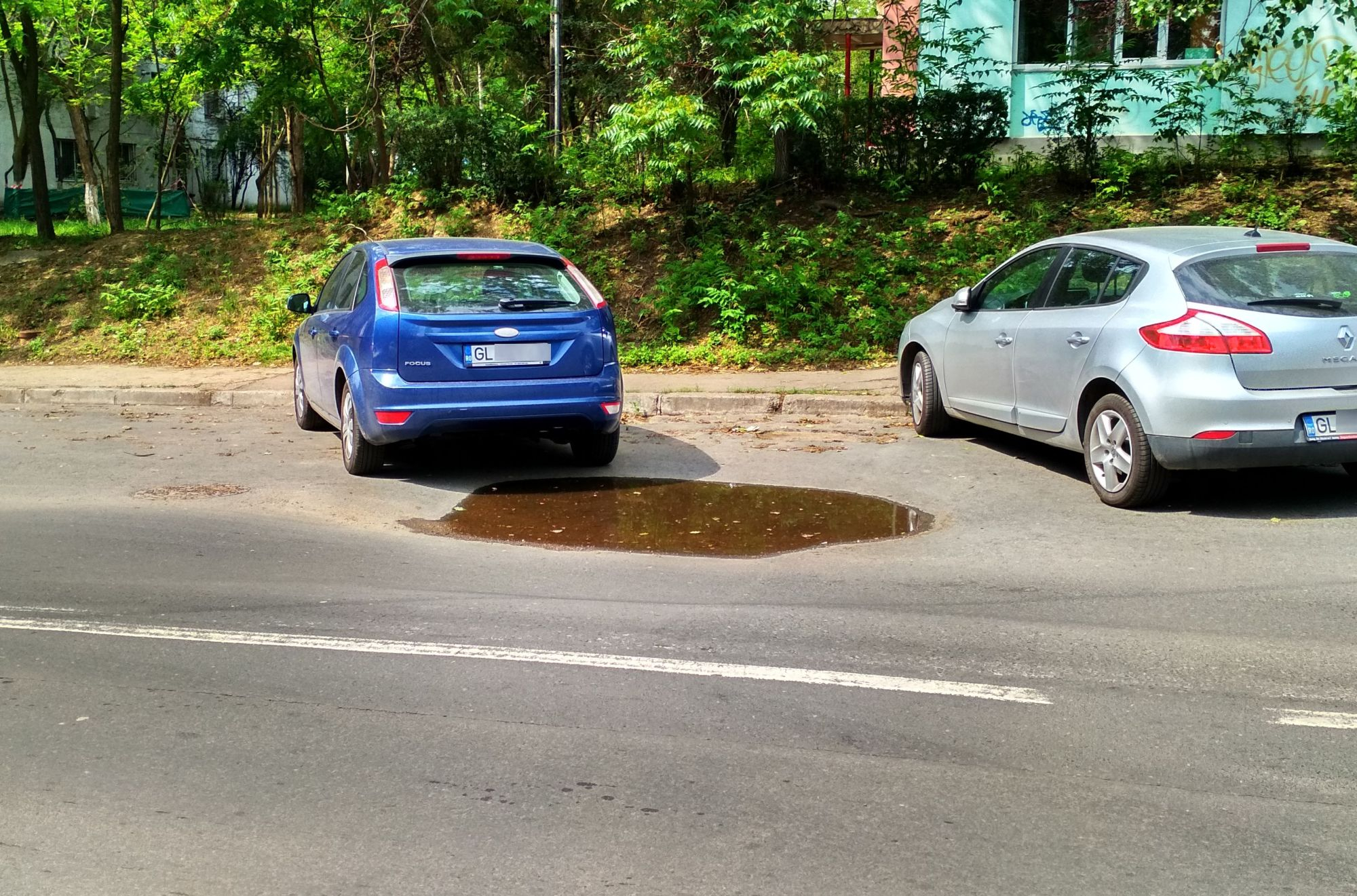 Tasare periculoasă pe strada Prelungirea Traian (FOTO)