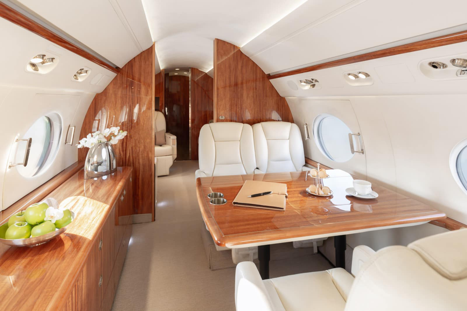 Președintele Iohannis a plecat în Emirate fără escală