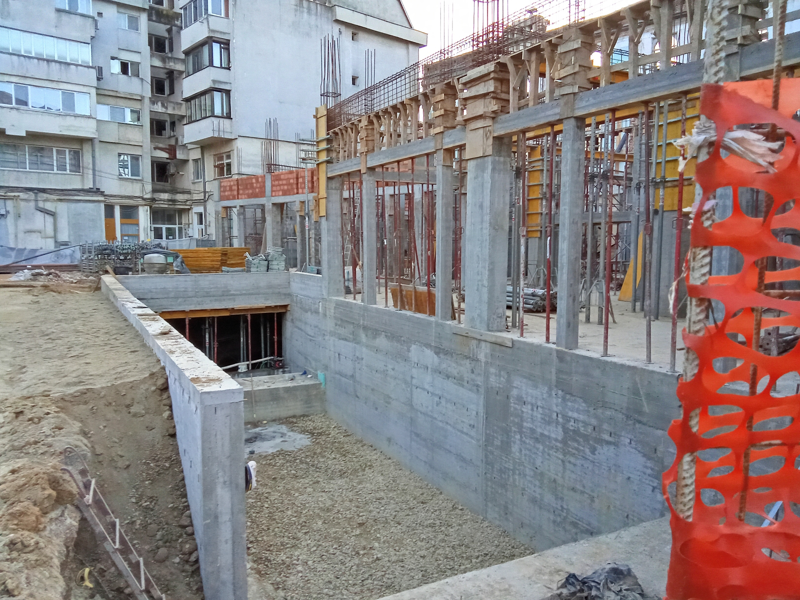 Poza zilei. Locuri de parcare subterane, în Palatul „Gheorghiu”