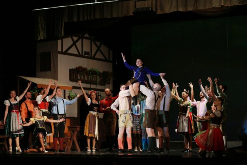 "Vânzătorul de păsări" vă aşteaptă la "Leonard"