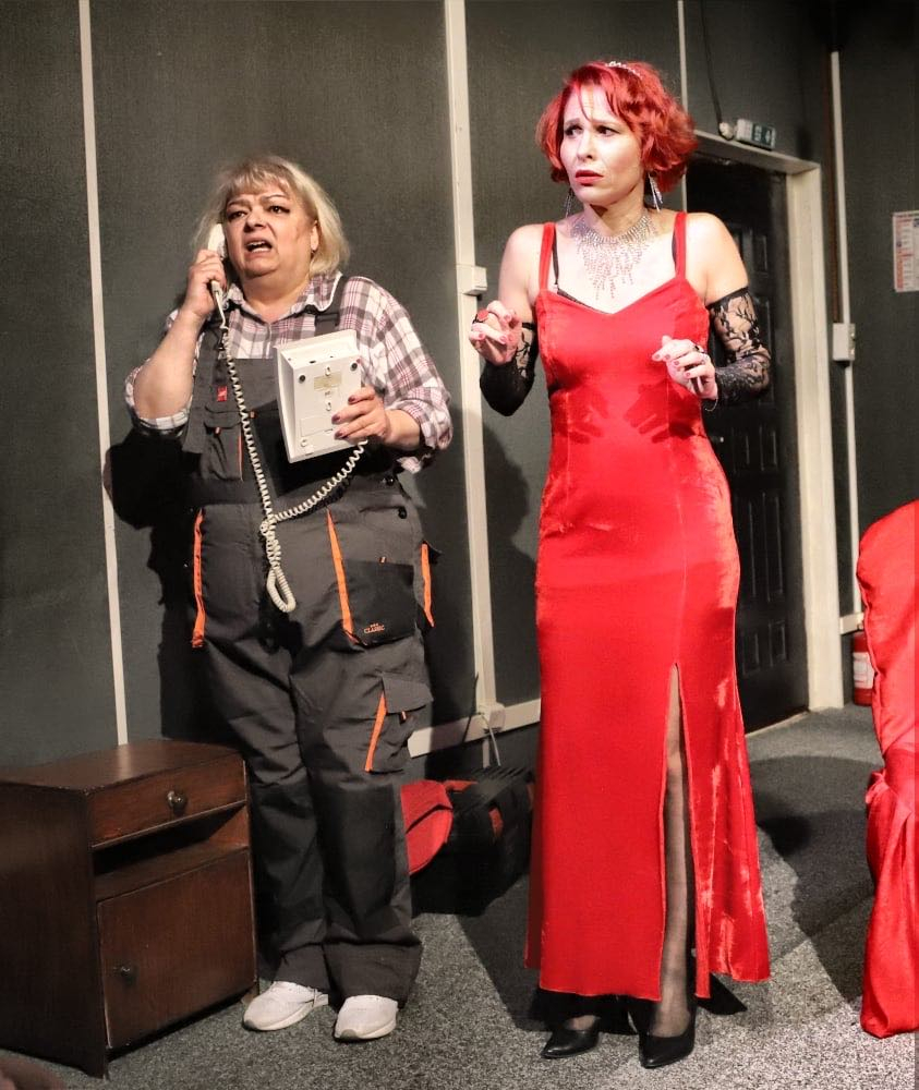 Să ne revelionim cât mai mult! Minicronică la spectacolul „Nuntă la Roma”