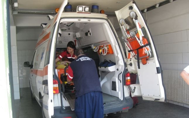 Au ajuns la Spital, după ce au fost înjunghiaţi şi bătuţi. Noaptea cuţitelor lungi şi a bâtelor noduroase