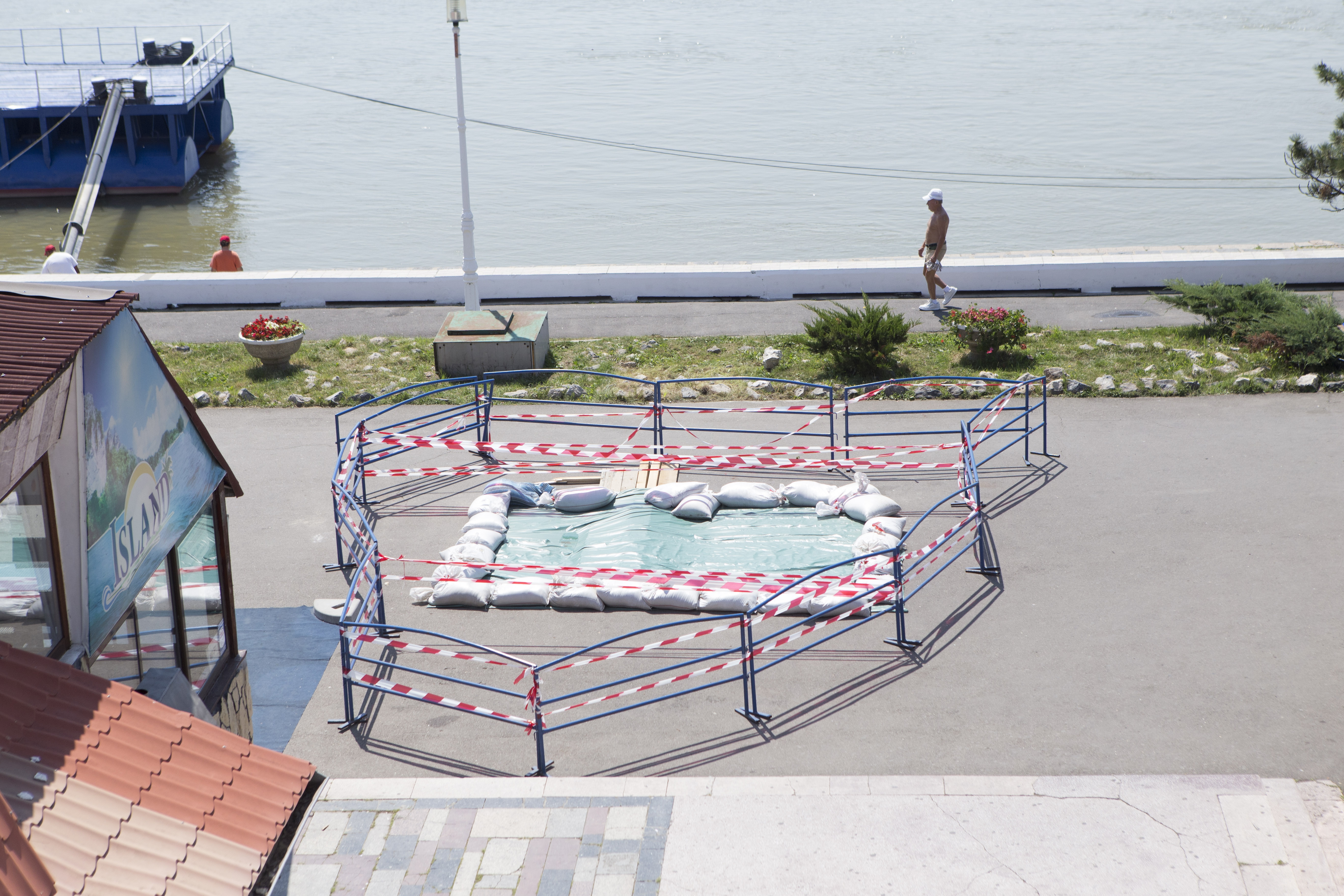 Craterul de pe FALEZĂ aşteaptă concluziile specialiştilor