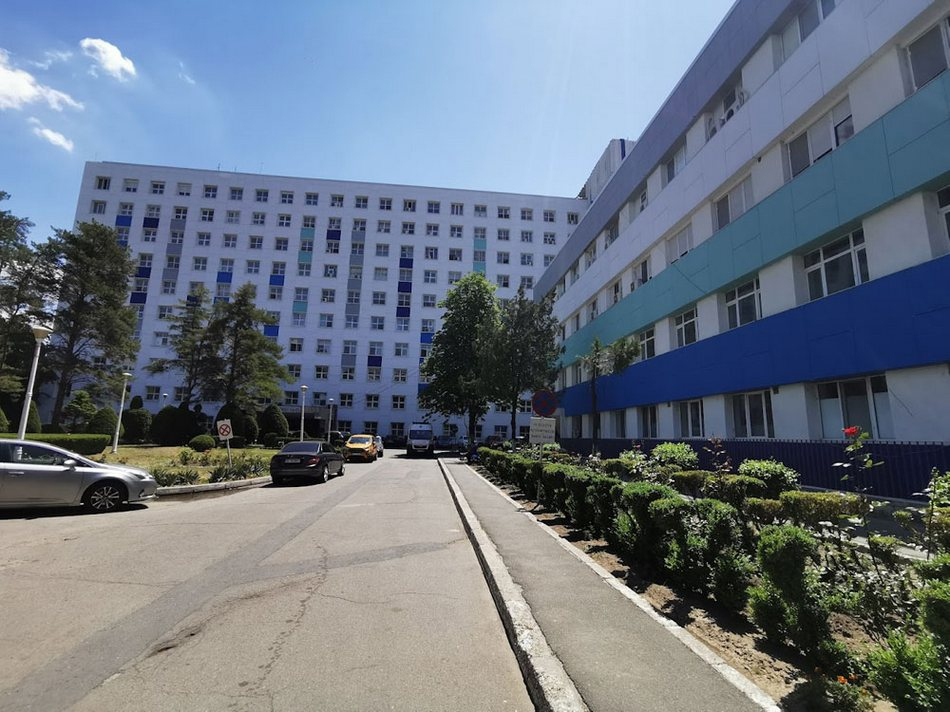 O octogenară gălățeană mulțumește cadrelor medicale de la Spitalul Județean