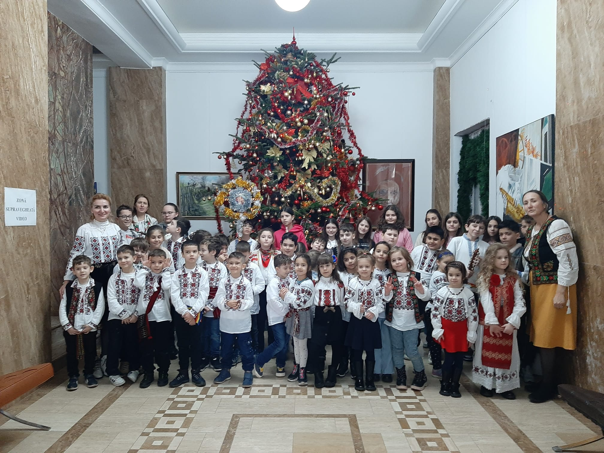 Tradiţii româneşti autentice, prin glasuri de copii de la Seminarul Teologic (VIDEO)