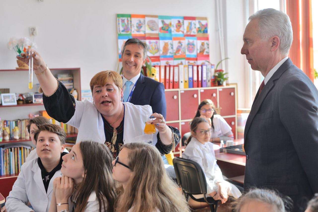 Ambasadorul SUA, în atelierele lui Științescu