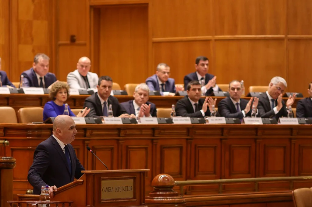 Guvernul Bolojan a fost demis prin moţiune de cenzură