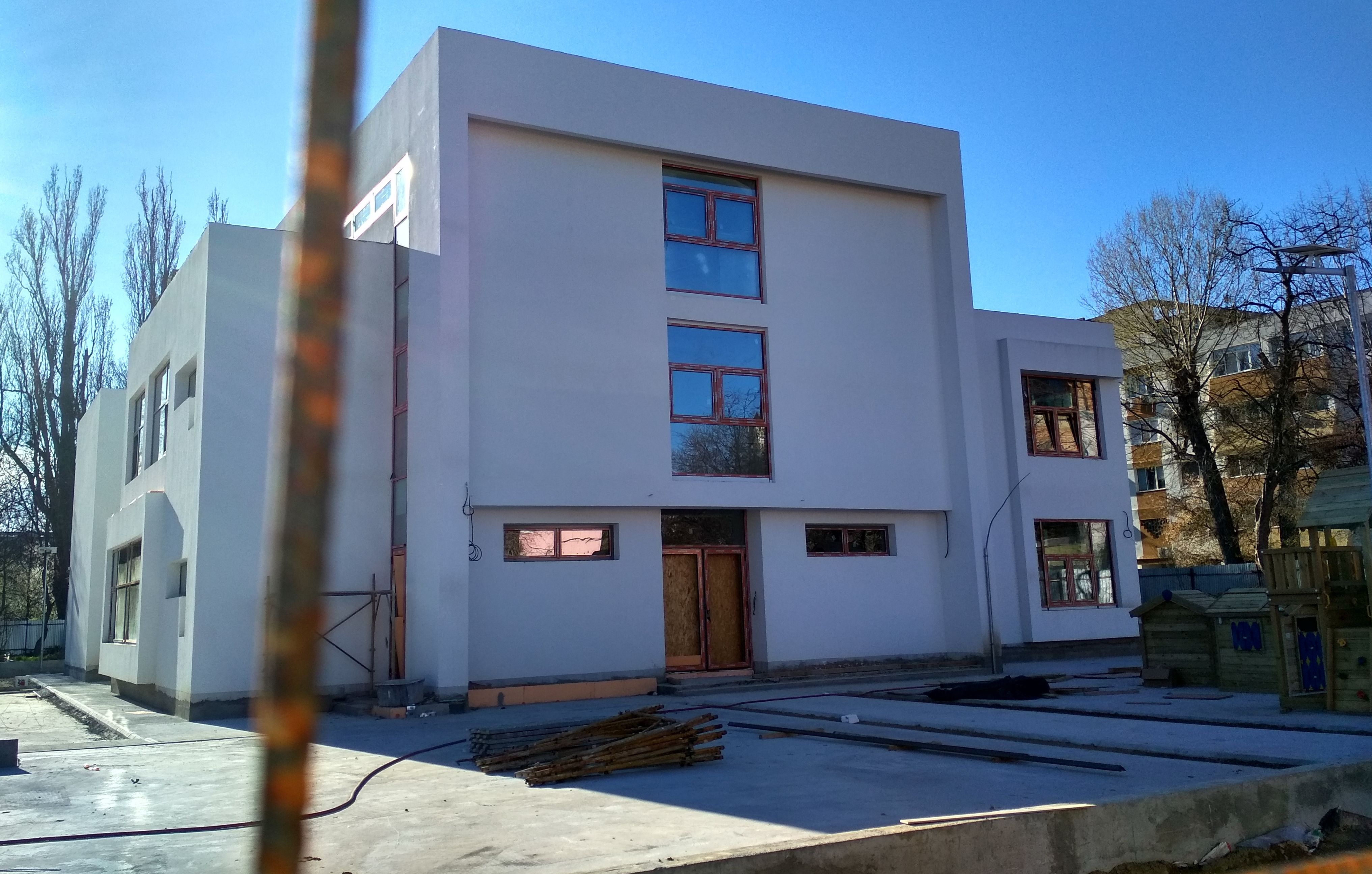 După primul loc de joacă închis, urmează prima grădiniţă desfiinţată. Lucrări sistate prin sentinţă judecătorească