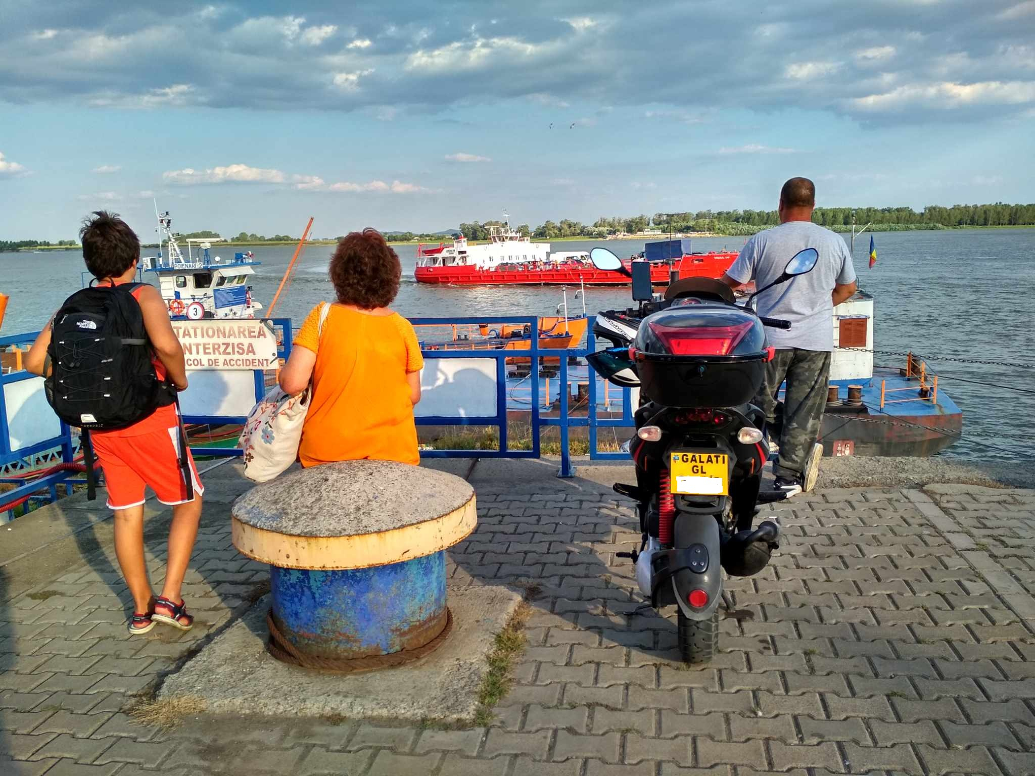 Microbuze în locul bacului, între Galați și I.C. Brătianu, timp de patru ore pe zi