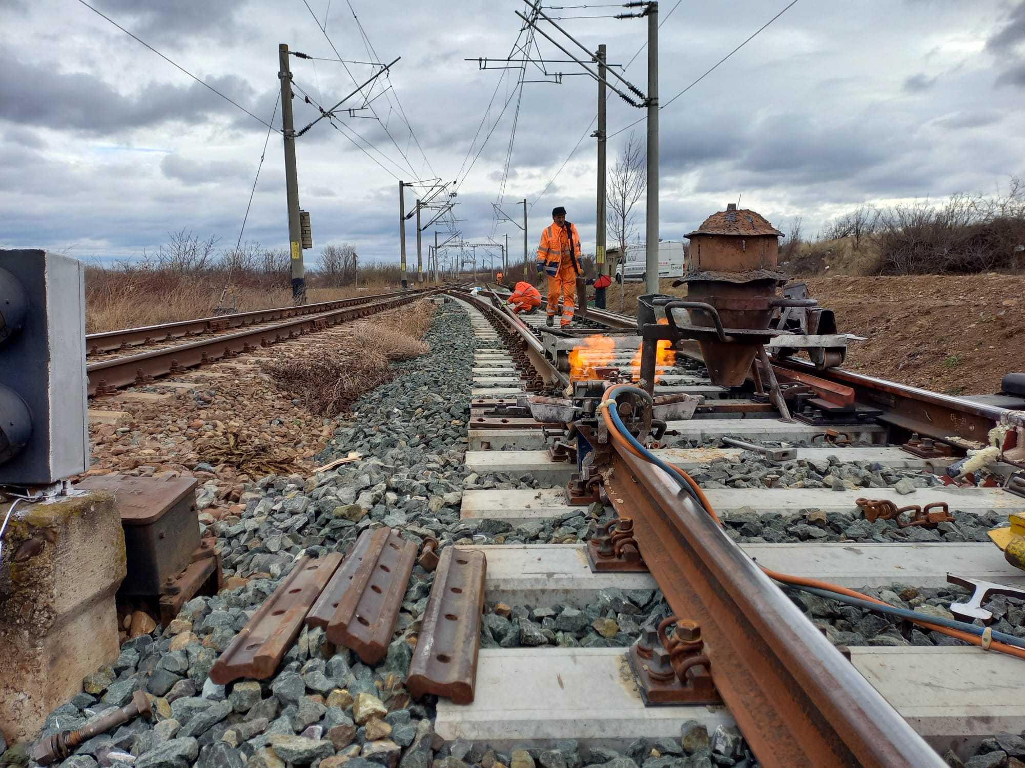 Trenuri afectate temporar de lucrările din zona Tecuci