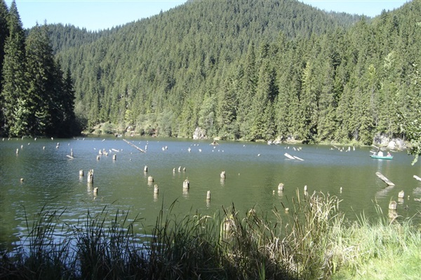 Cum şi-a căpătat Lacul Roșu supranumele de Lacul Ucigaș