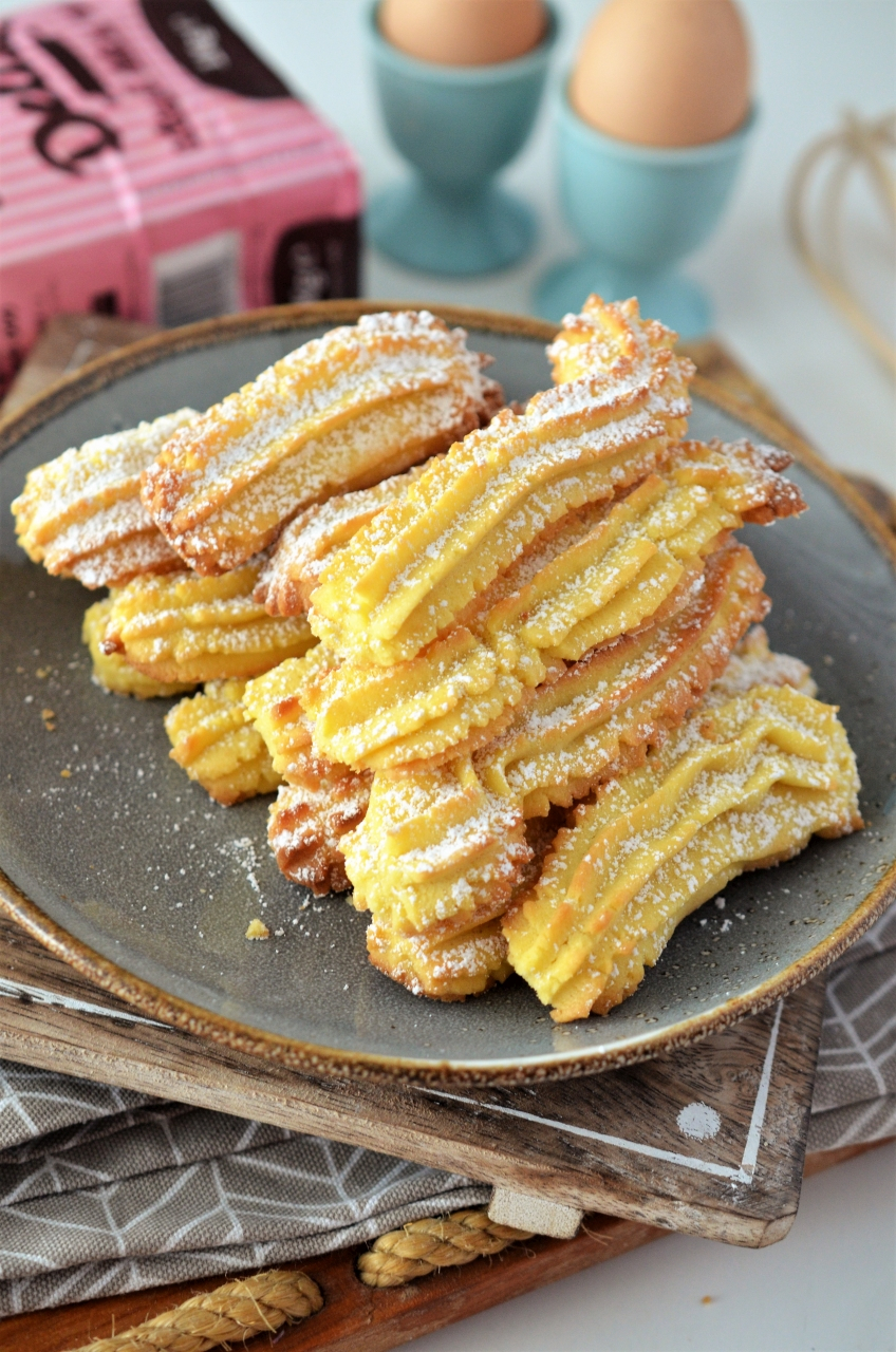 Biscuiți șprițați de casa cu untură sau unt