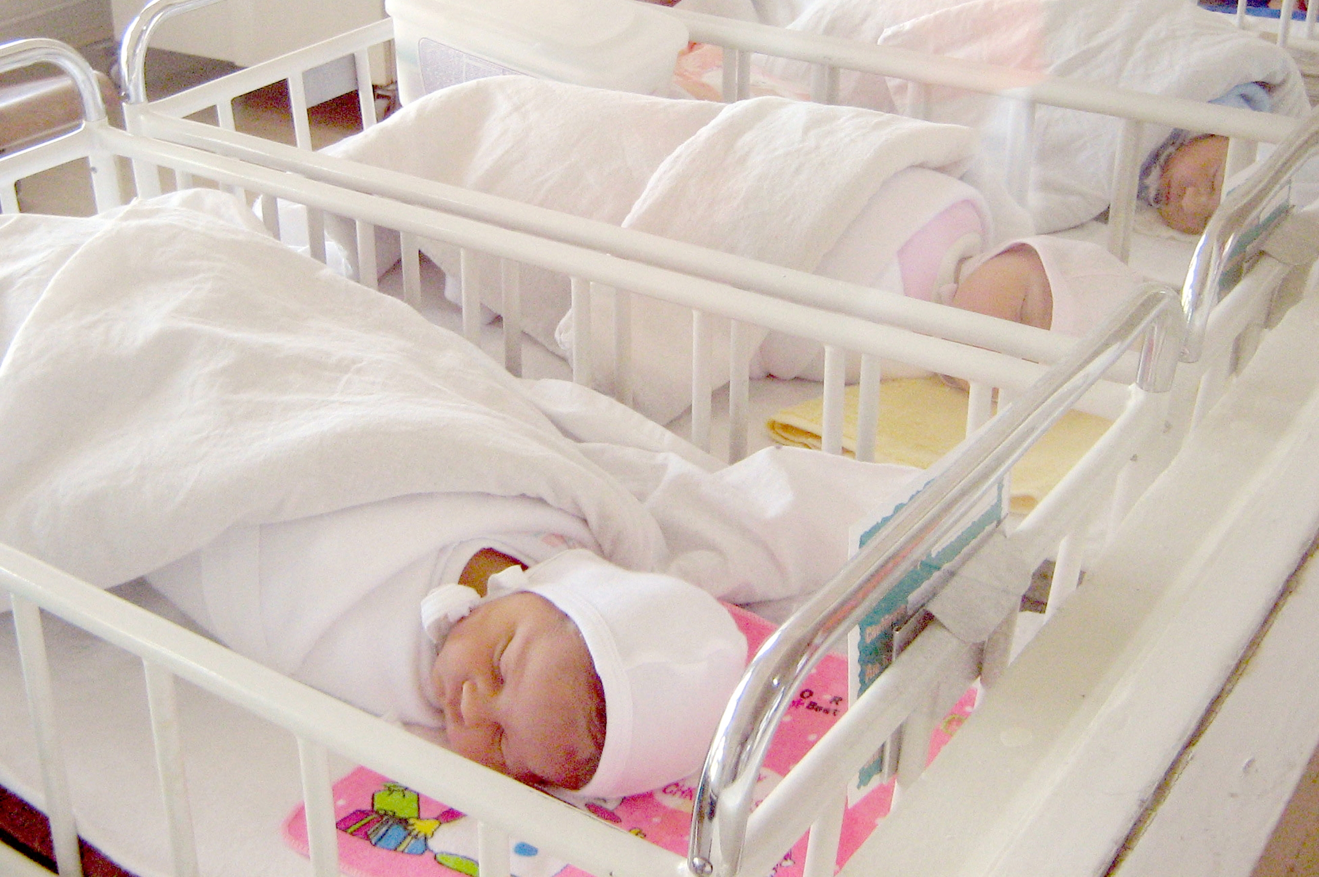 200 de COPII se nasc cu BOLI GENETICE în judeţul Galaţi