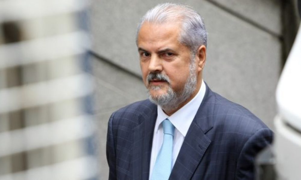 Adrian Năstase rămâne fără „Steaua României”