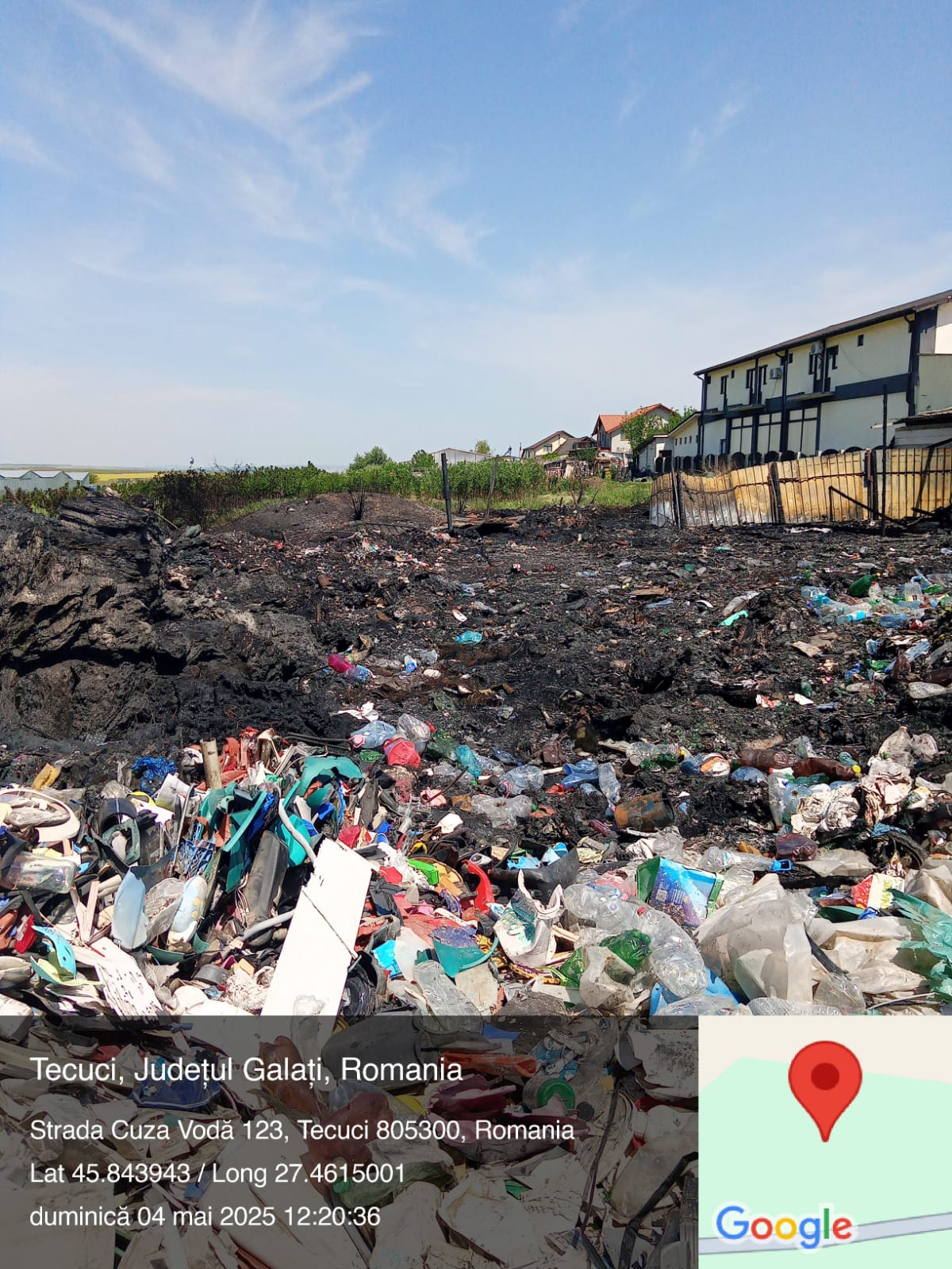 Incendiu la un depozit neautorizat de deșeuri