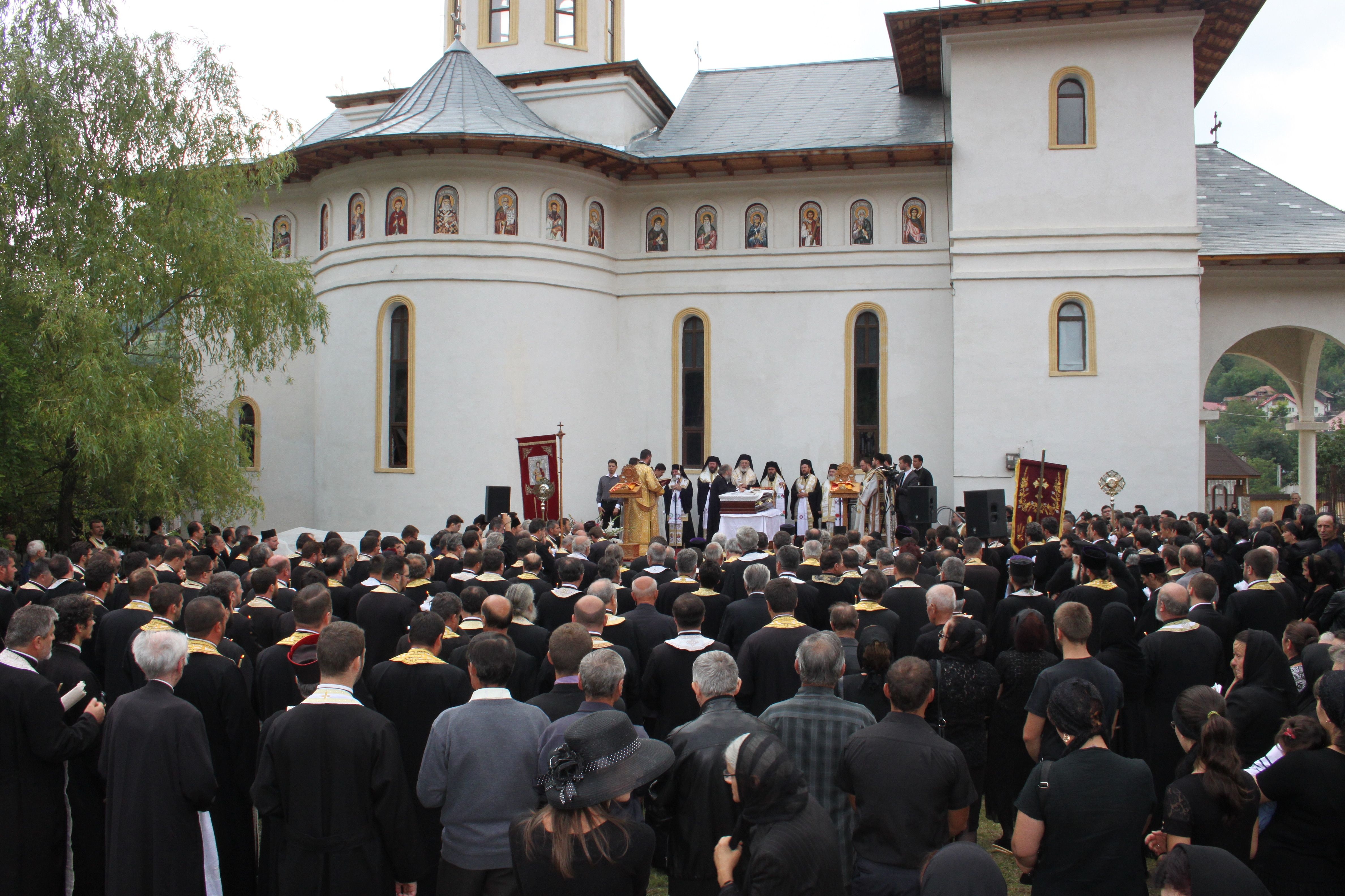 Cuvânt de mângâiere la înmormântare / "O  fiică a Bisericii, vrednică de cinstire"