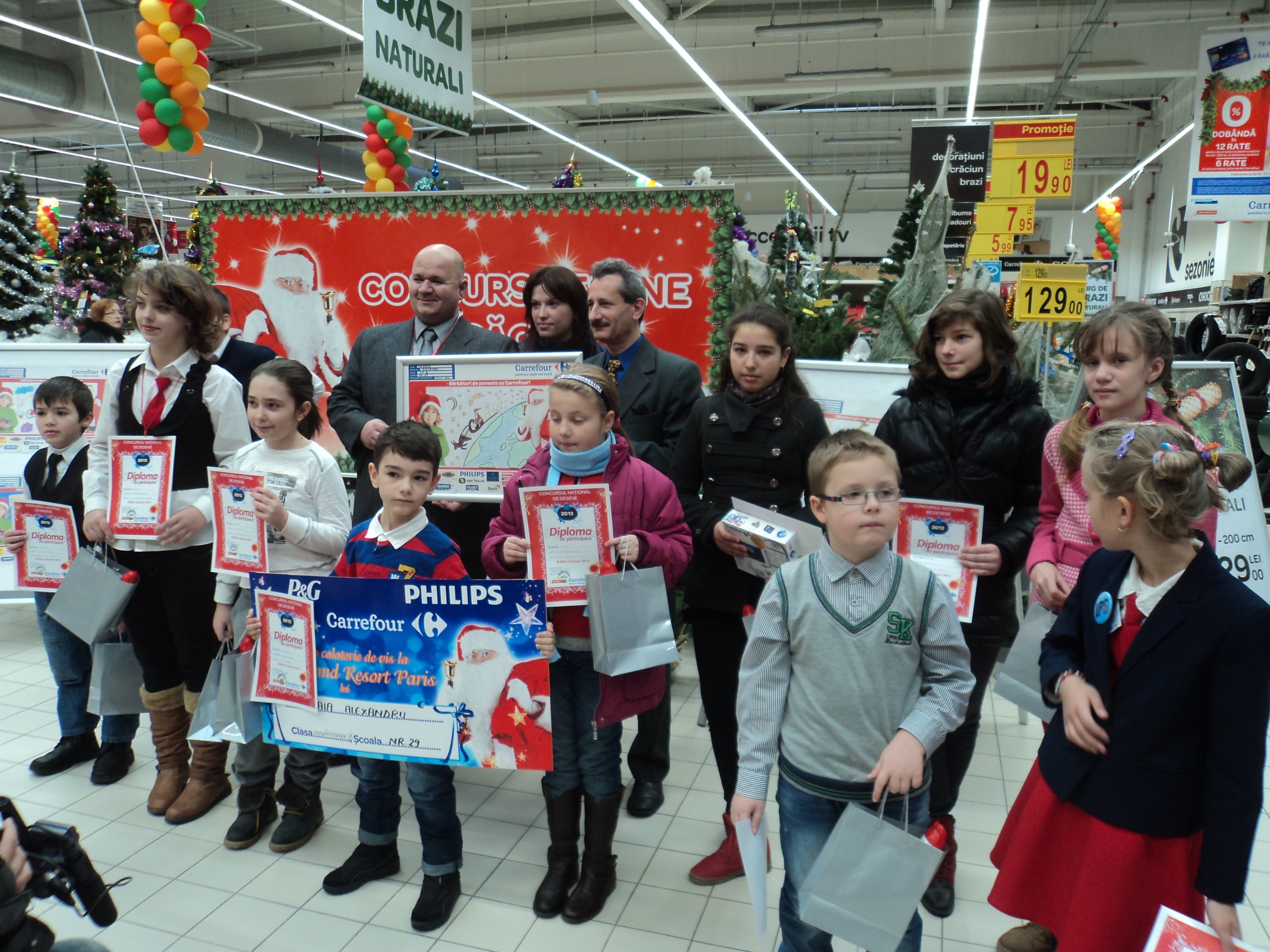 Premianţii concursului de desene / Carrefour i-a făcut fericiţi înainte de Crăciun