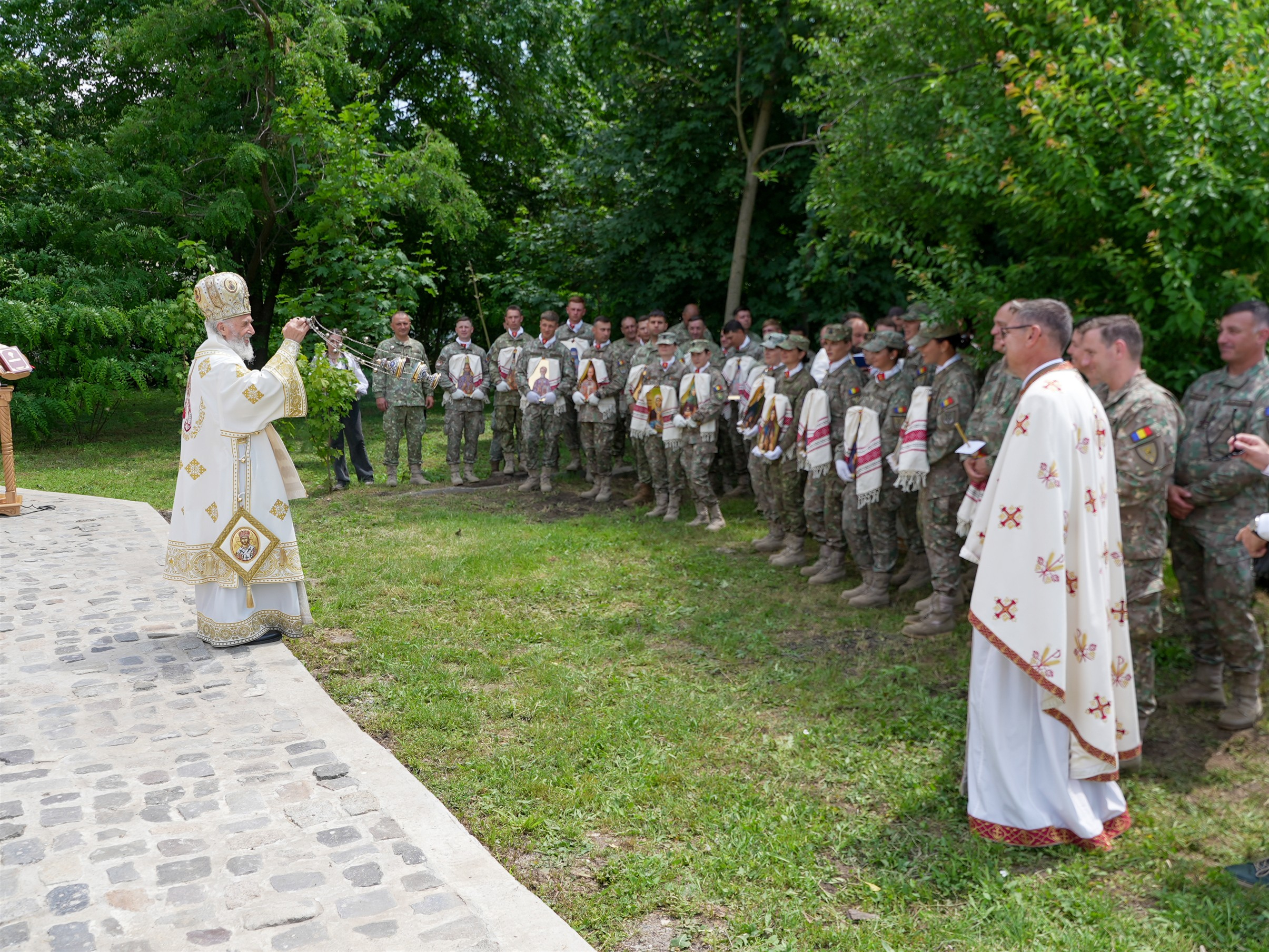 Militarii Batalionului 300 au o nouă capelă de rugăciune