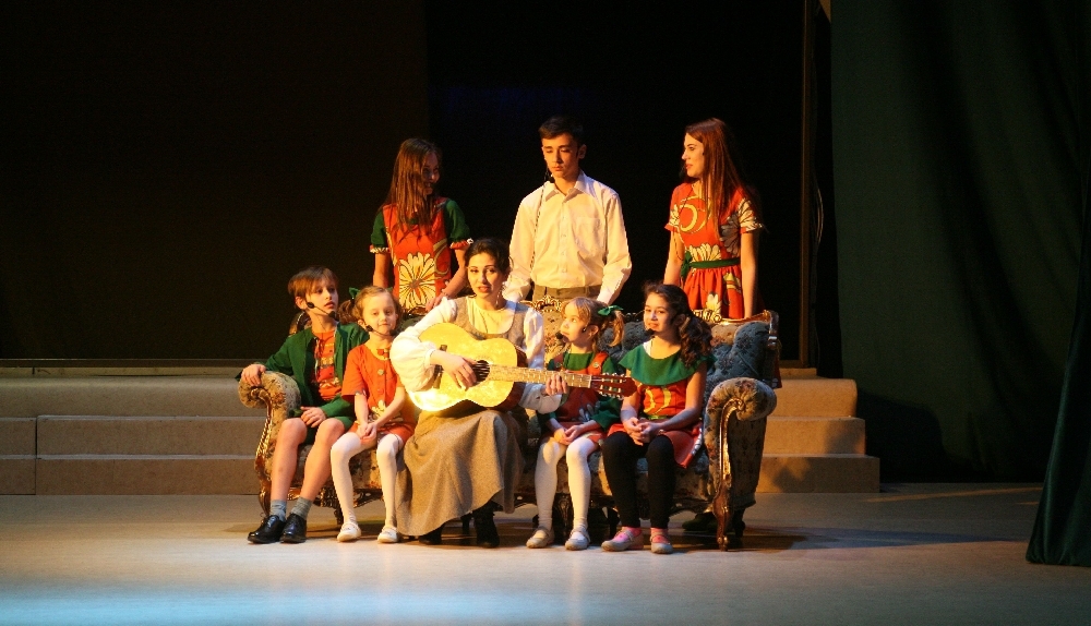 TIMP LIBER GALAŢI - Trupă câştigătoare a „Cerbului de Aur”, la Teatrul Muzical