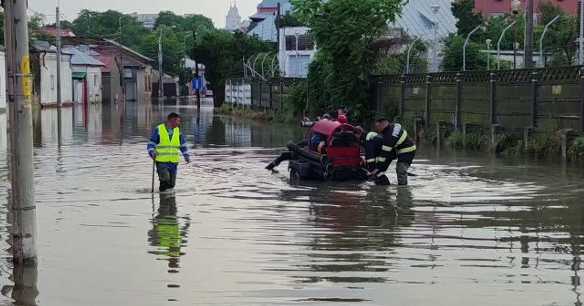 Un eminescolog din Galați a rescris „Memento Nori”