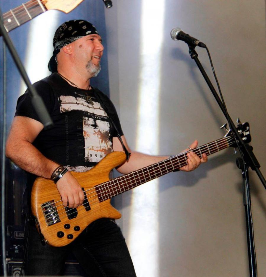 Muzică live cu Over Band