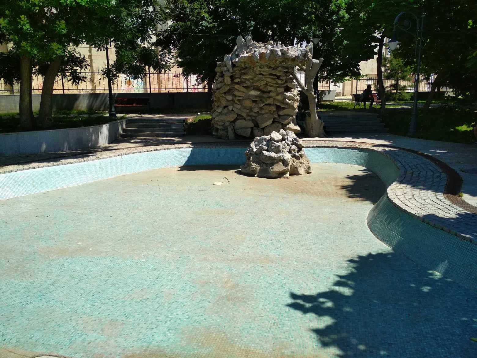 Dunărea are apă destulă, dar nu ne-o bagă și-n traistă