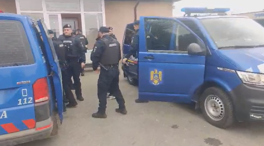 Descindere a jandarmilor în talciocul gălăţean. Marfă confiscată şi sancţiuni (VIDEO)